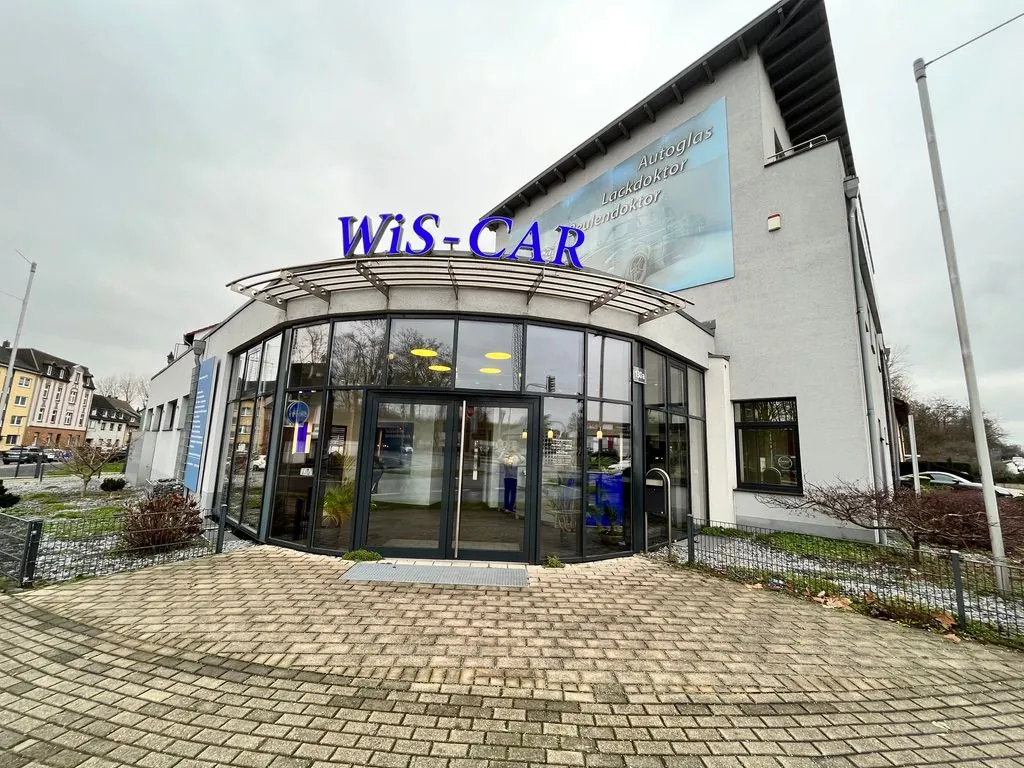 Commercial building with a rounded glass front